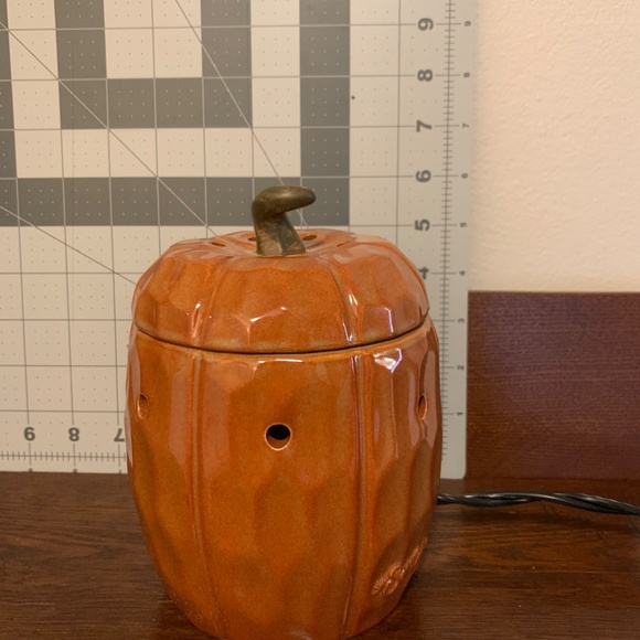 Scentsy Pumpkin Warmer In Box Retired 2010 Mid-Size - Picture 4 of 4